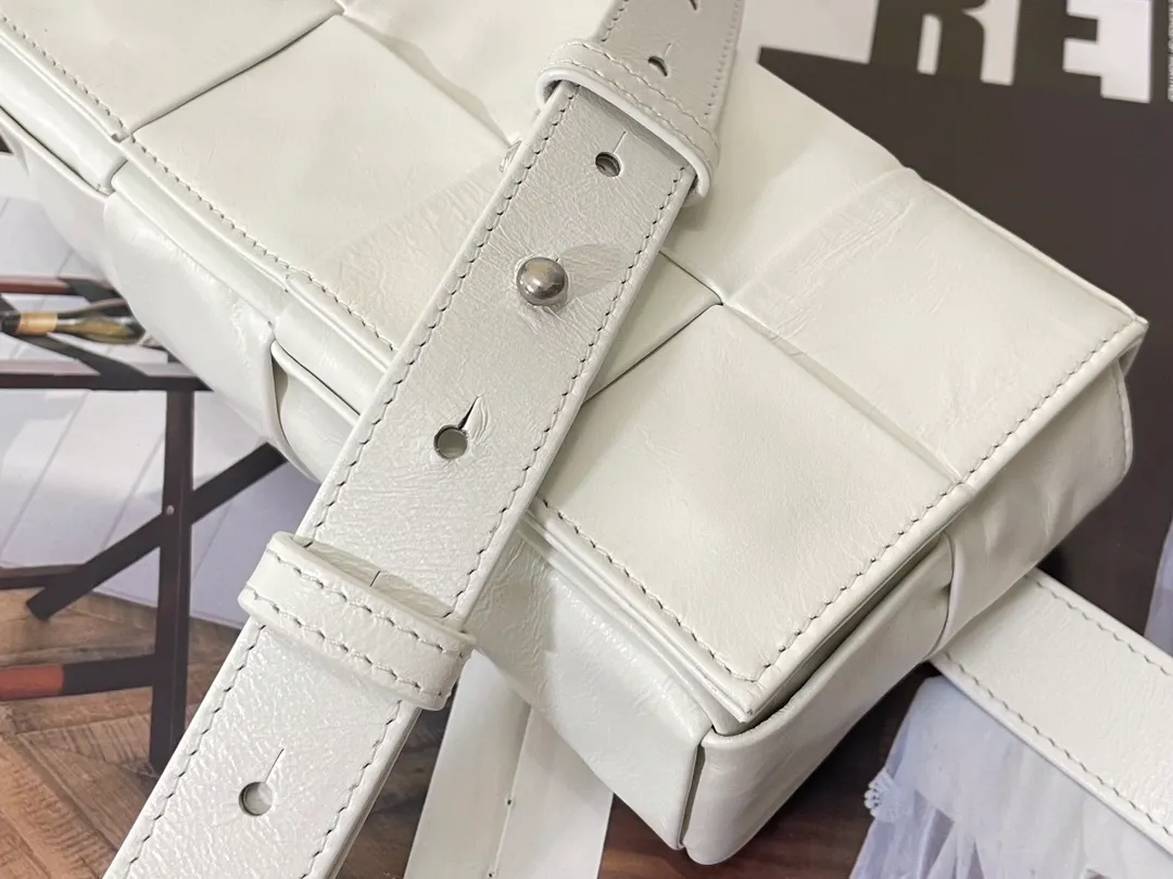 #𝐓𝐇𝐄 𝐁𝐄𝐋𝐓 𝐂𝐀𝐒𝐒𝐄𝐓𝐓𝐄 Checkered waist bag cassette has an updated version🆕The waxed cowhide material is very light and shiny, has a cool feeling, and has the same high-end touch as always. ⚠️The second-generation upgraded version has a long strap of 136cm, tall people can also wear it cross-body at will It is also suitable for boys. It is suitable for couples. It can be used as a handbag, waist bag, crossbody or shoulder bag. It’s small and exquisite, but packs a punch: 💄lipstick 🕶️sunglasses, etc.⋯pack it all! It continues the square shape of the cassette bag and does not deform after loading. It has a very concave shape! Model; 6815# S18.5x5x9.5